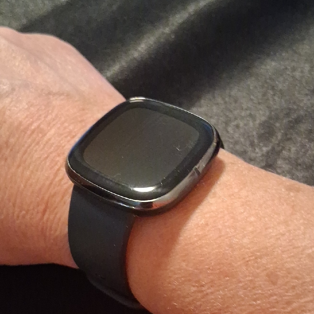 Fitbit Sence Gps, HR,  Healthtracker w/ NAVY BLUE  Band No Charger. Works Great.